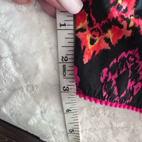 Gymboree Girl’s Black and Pink 3” Elastic Waist Ikat Shorts Size 7 - Picture 2 of 5